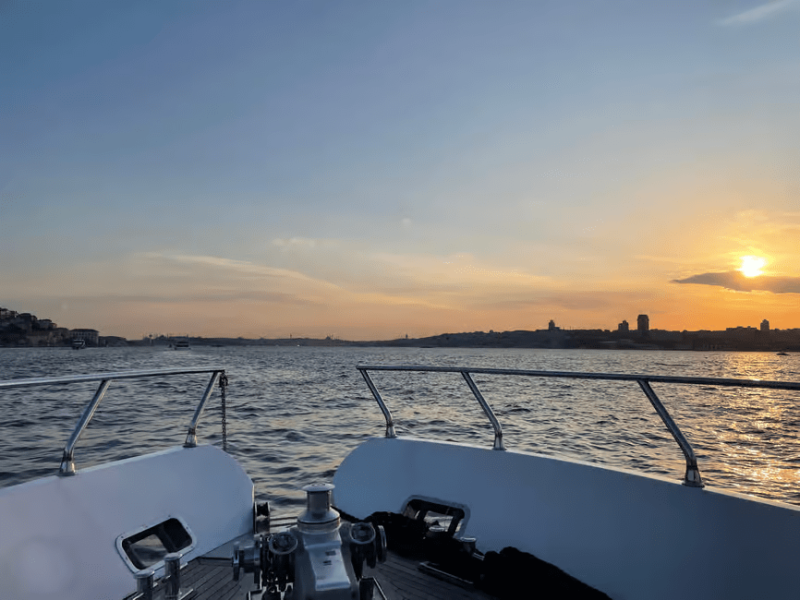 Istanbul: Bosphorus Sunset Cruise Experience with Live Guide | ®ExcursionMania