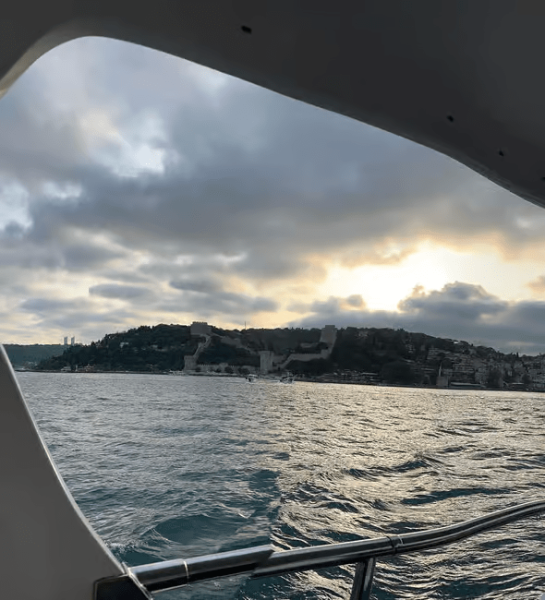 Istanbul: Bosphorus Sunset Cruise Experience with Live Guide | ®ExcursionMania