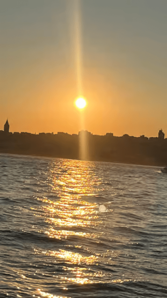 Istanbul: Bosphorus Sunset Cruise Experience with Live Guide | ®ExcursionMania