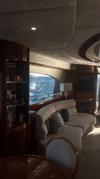 Istanbul: Bosphorus Sunset Cruise Experience with Live Guide | ®ExcursionMania