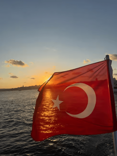 Istanbul: Bosphorus Sunset Cruise Experience with Live Guide | ®ExcursionMania