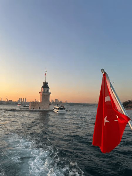 Istanbul: Bosphorus Sunset Cruise Experience with Live Guide | ®ExcursionMania
