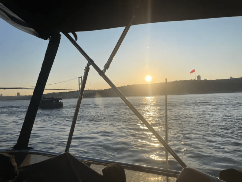 Istanbul: Bosphorus Sunset Cruise Experience with Live Guide | ®ExcursionMania