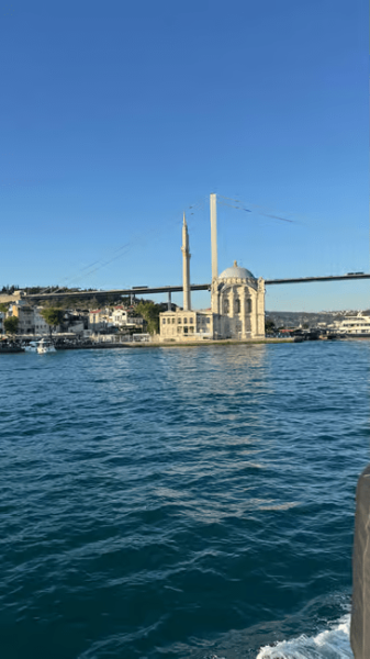 Istanbul: Bosphorus Sunset Cruise Experience with Live Guide | ®ExcursionMania