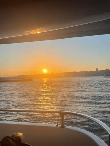 Istanbul: Bosphorus Sunset Cruise Experience with Live Guide | ®ExcursionMania