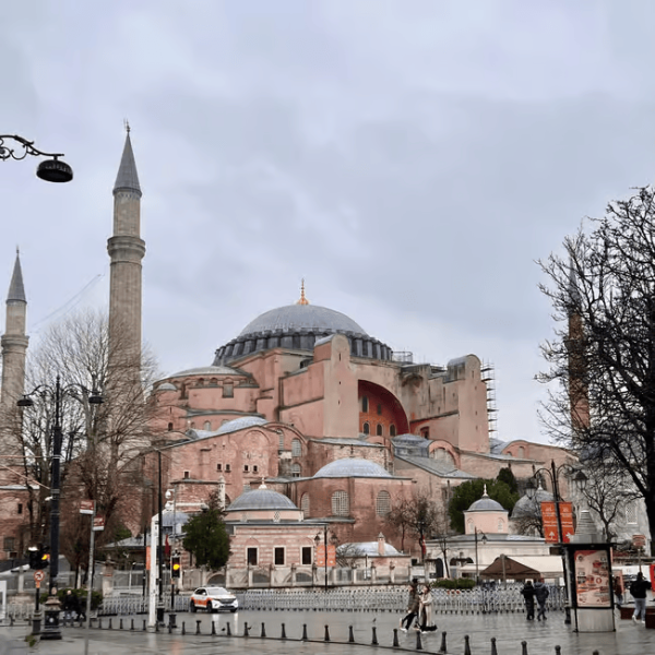 Istanbul: Hagia Sophia Blue Mosque and Grand Bazaar Tour | ®ExcursionMania