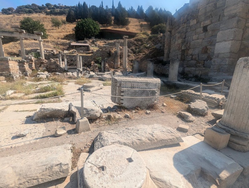 Icmeler: Icmeler: Ephesus Tour w/ Experience Museum & The Temple of Artemis | ®ExcursionMania