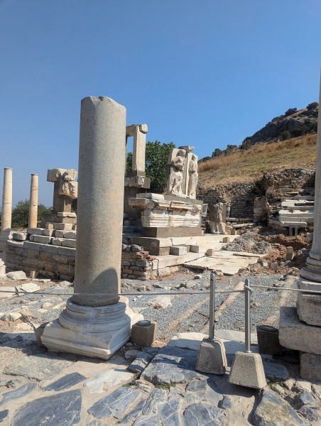 Icmeler: Icmeler: Ephesus Tour w/ Experience Museum & The Temple of Artemis | ®ExcursionMania
