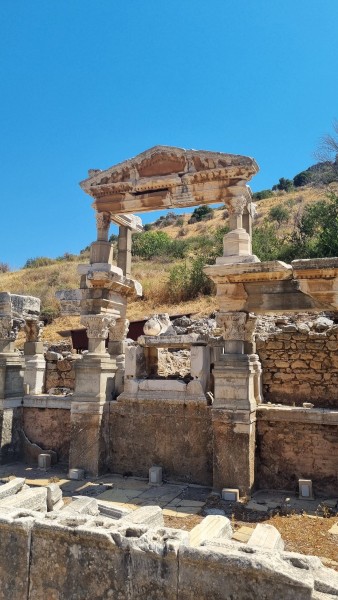 Icmeler: Ephesus Tour w/ Experience Museum & The Temple of Artemis | ®ExcursionMania