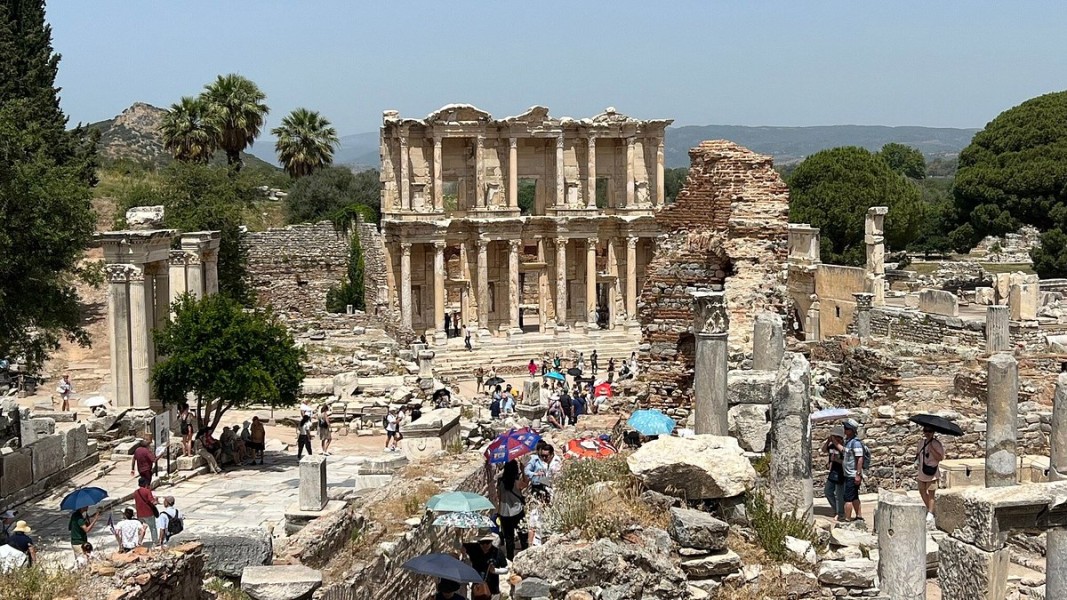 Icmeler: Ephesus Tour w/ Experience Museum & The Temple of Artemis | ®ExcursionMania