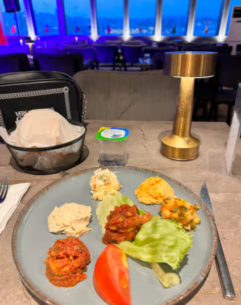 Istanbul: Bosphorus Dinner Cruise with Hotel Transfers | ®ExcursionMania