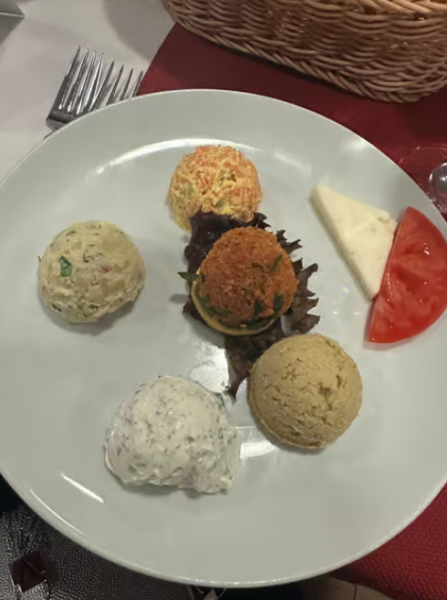 Istanbul: Bosphorus Dinner Cruise with Hotel Transfers | ®ExcursionMania