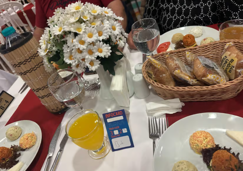 Istanbul: Bosphorus Dinner Cruise with Hotel Transfers | ®ExcursionMania