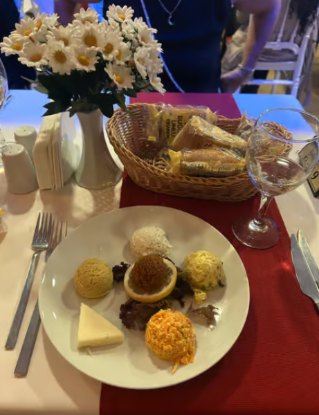 Istanbul: Bosphorus Dinner Cruise with Hotel Transfers | ®ExcursionMania