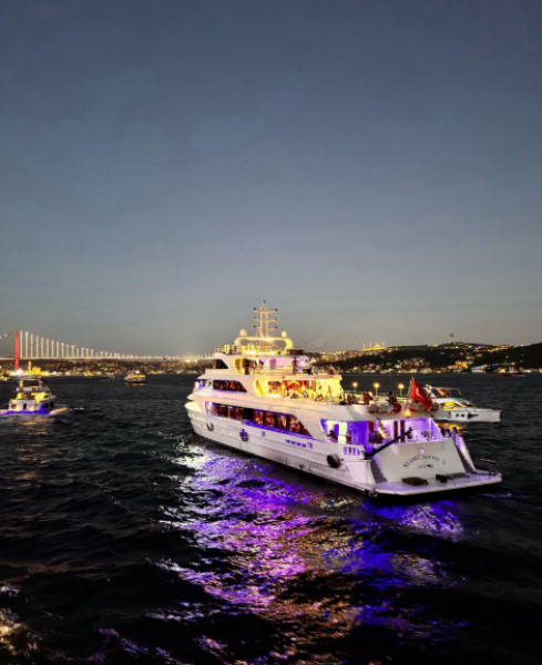 Istanbul Enchanting Bosphorus Cruise with Optional Meal | ®ExcursionMania