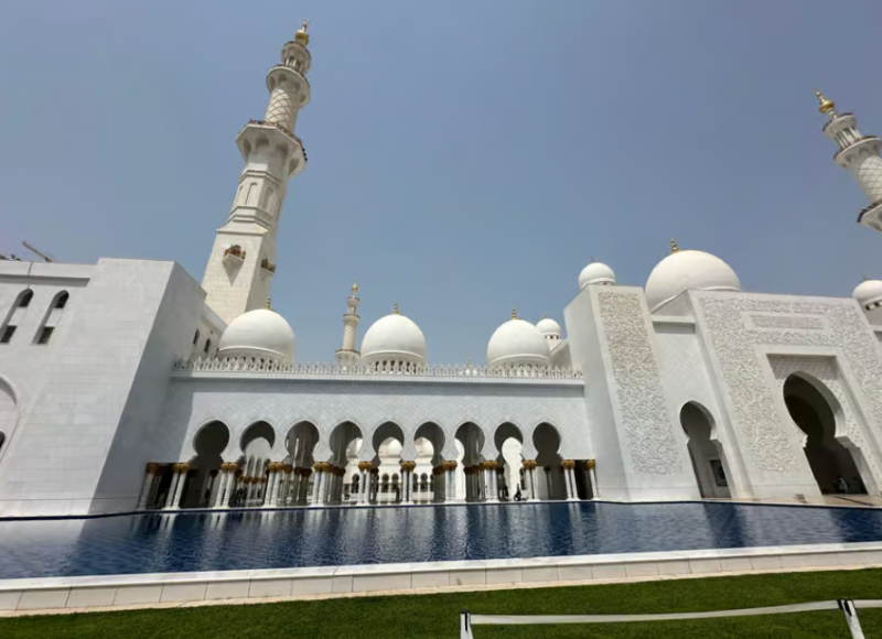 From Dubai: Abu Dhabi City Sightseeing & Sheikh Zayed Mosque | ®ExcursionMania