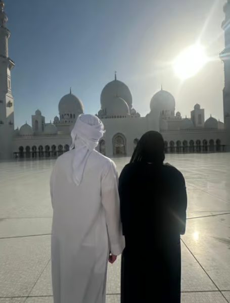 From Dubai: Abu Dhabi City Sightseeing & Sheikh Zayed Mosque | ®ExcursionMania