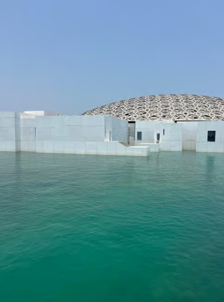 From Abu Dhabi: Grand Mosque Royal Palace and Etihad Tower | ®ExcursionMania