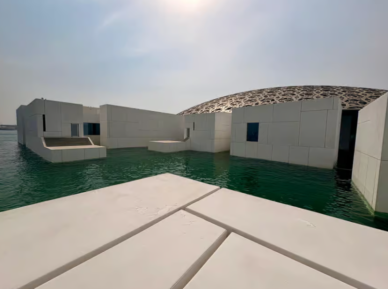 From Abu Dhabi: Grand Mosque Royal Palace and Etihad Tower | ®ExcursionMania