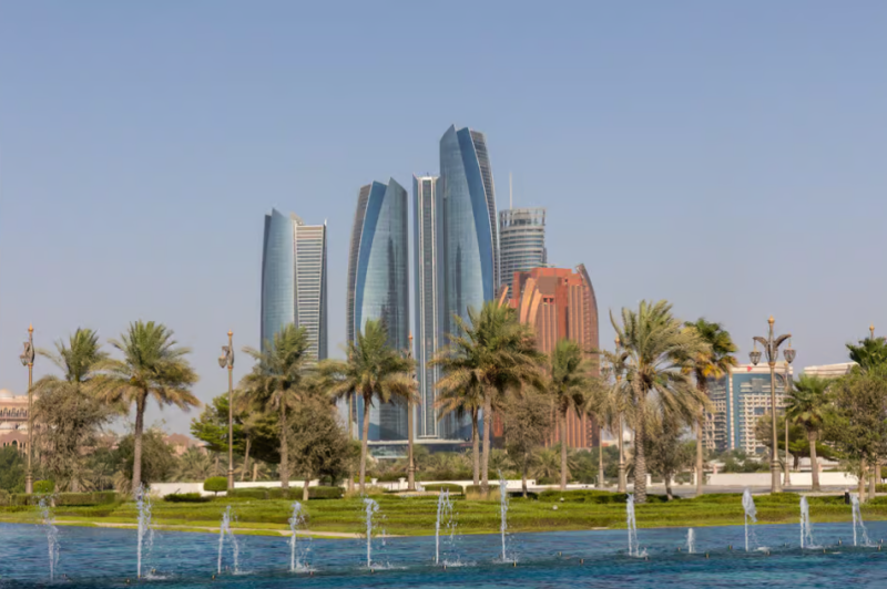 From Abu Dhabi: Grand Mosque Royal Palace and Etihad Tower | ®ExcursionMania