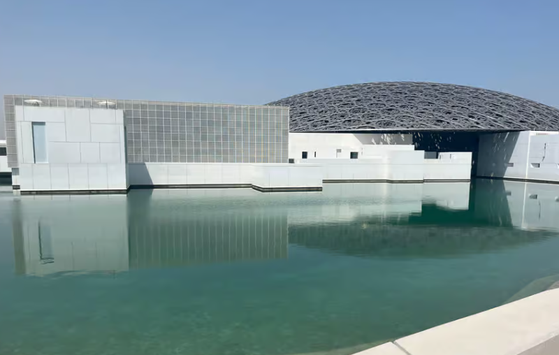 From Abu Dhabi: Grand Mosque Royal Palace and Etihad Tower | ®ExcursionMania