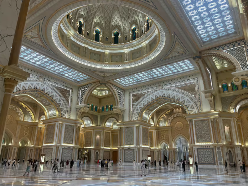 From Abu Dhabi: Grand Mosque Royal Palace and Etihad Tower | ®ExcursionMania