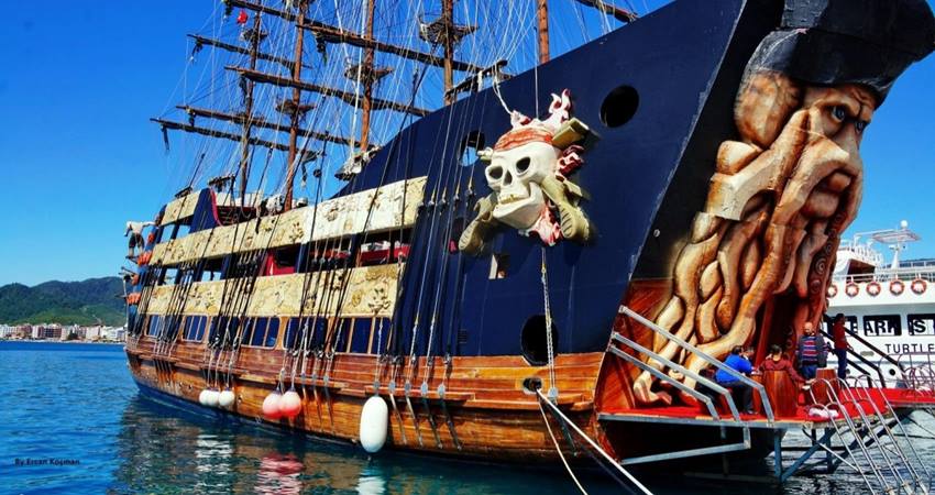 bodrum pirate boat trip